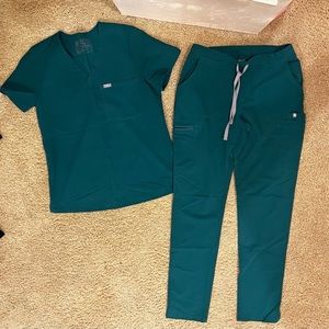 Figs scrub set